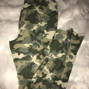 Camo leggings